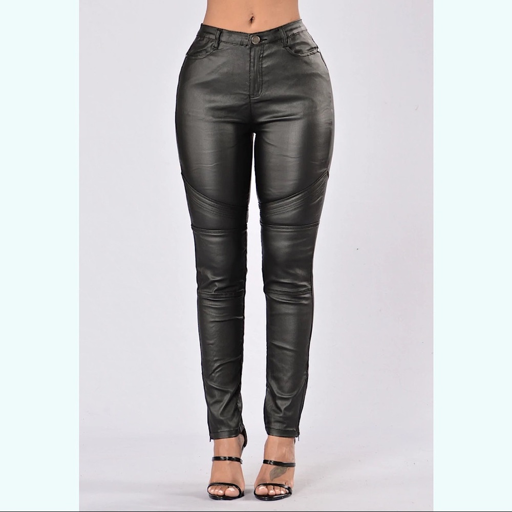 tarantino pants by Fashion nova